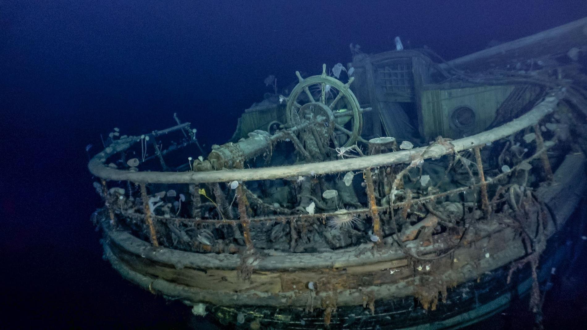 Skeppsvraket hittades med hjälp av en svensk undervattensdrönare på tre kilometers djup.