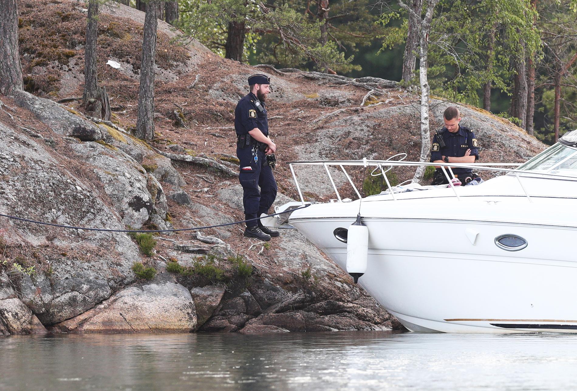 Båten låg förtöjd vid en ö strax utanför Olshammar när olyckan ägde rum.