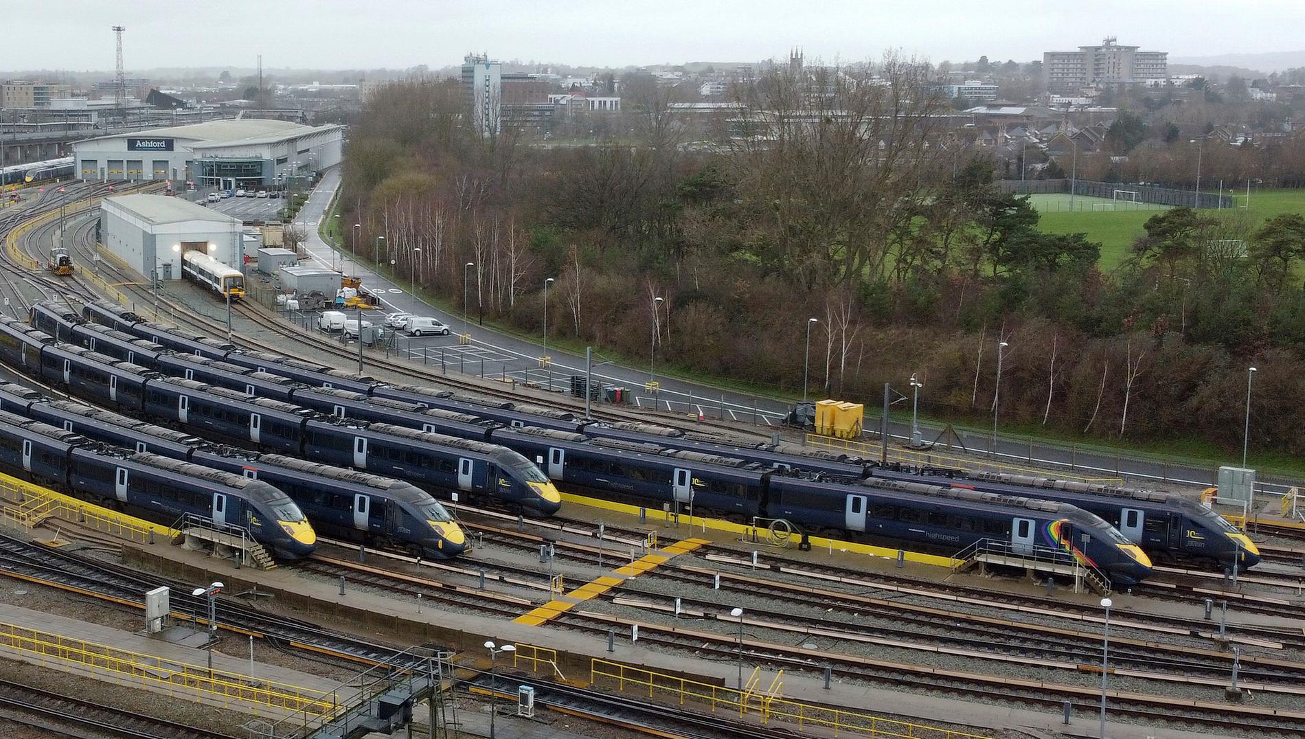 En översvämmad tunnel stoppar Eurostar-tågen. 