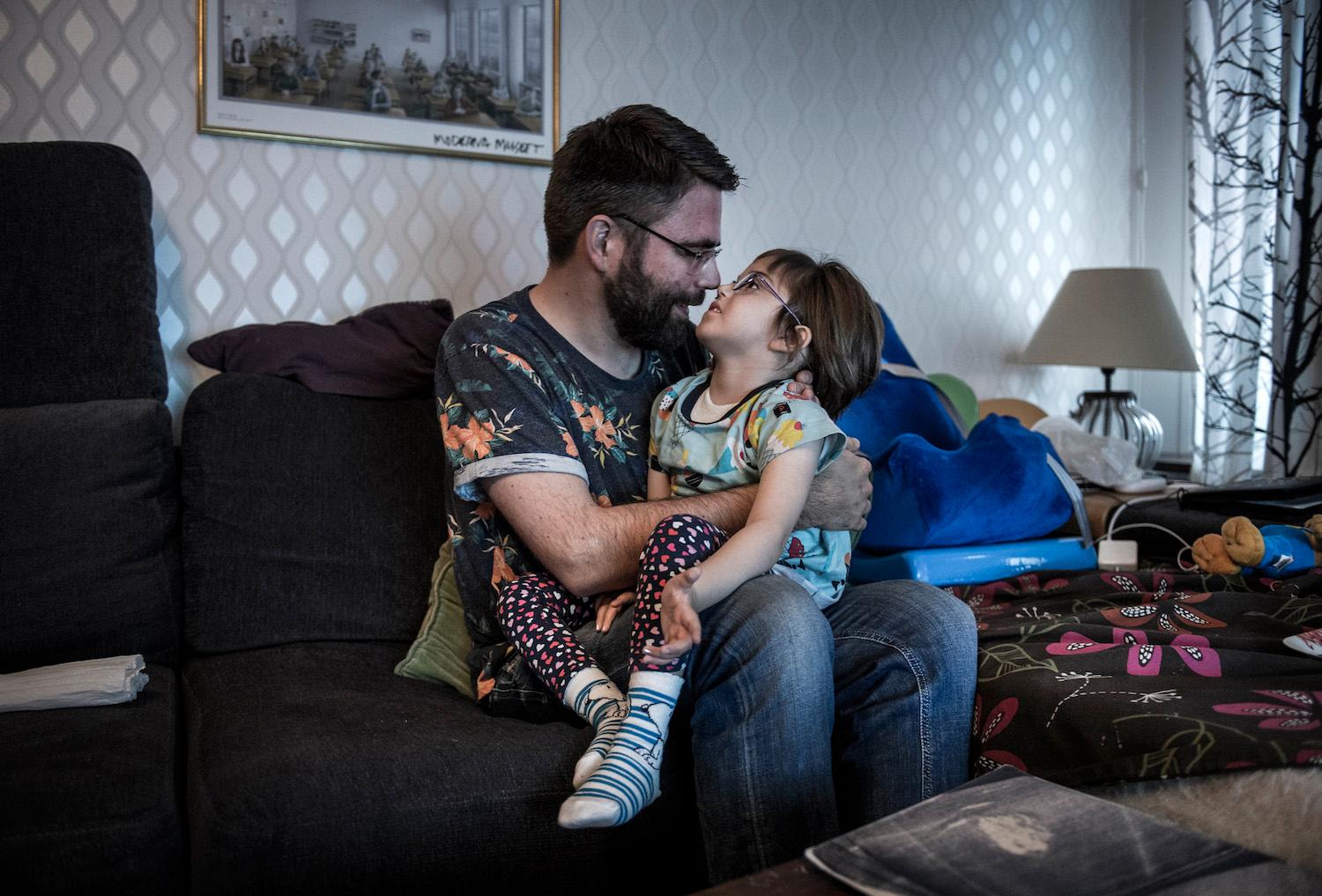 Selma, 5, bor varannan vecka hos sin pappa Jonas Lundmark och varannan vecka hos sin mamma.