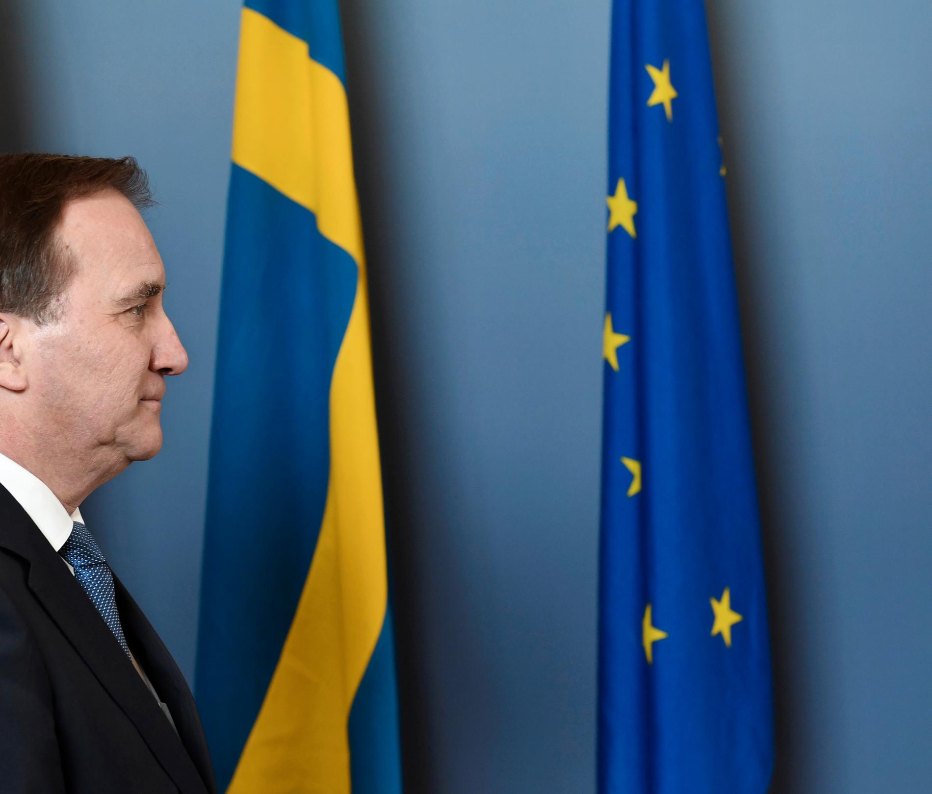 Sverige säger nej till EU och allt fler säger nej eller nja till svensk coronastrategi. 