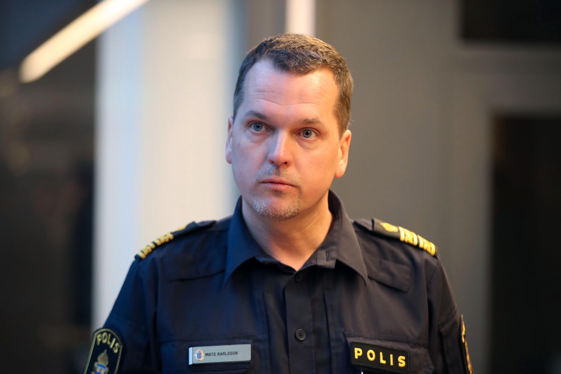 Malmöpolisens Mars Karlsson vid presskonferensen på fredagsförmiddagen.