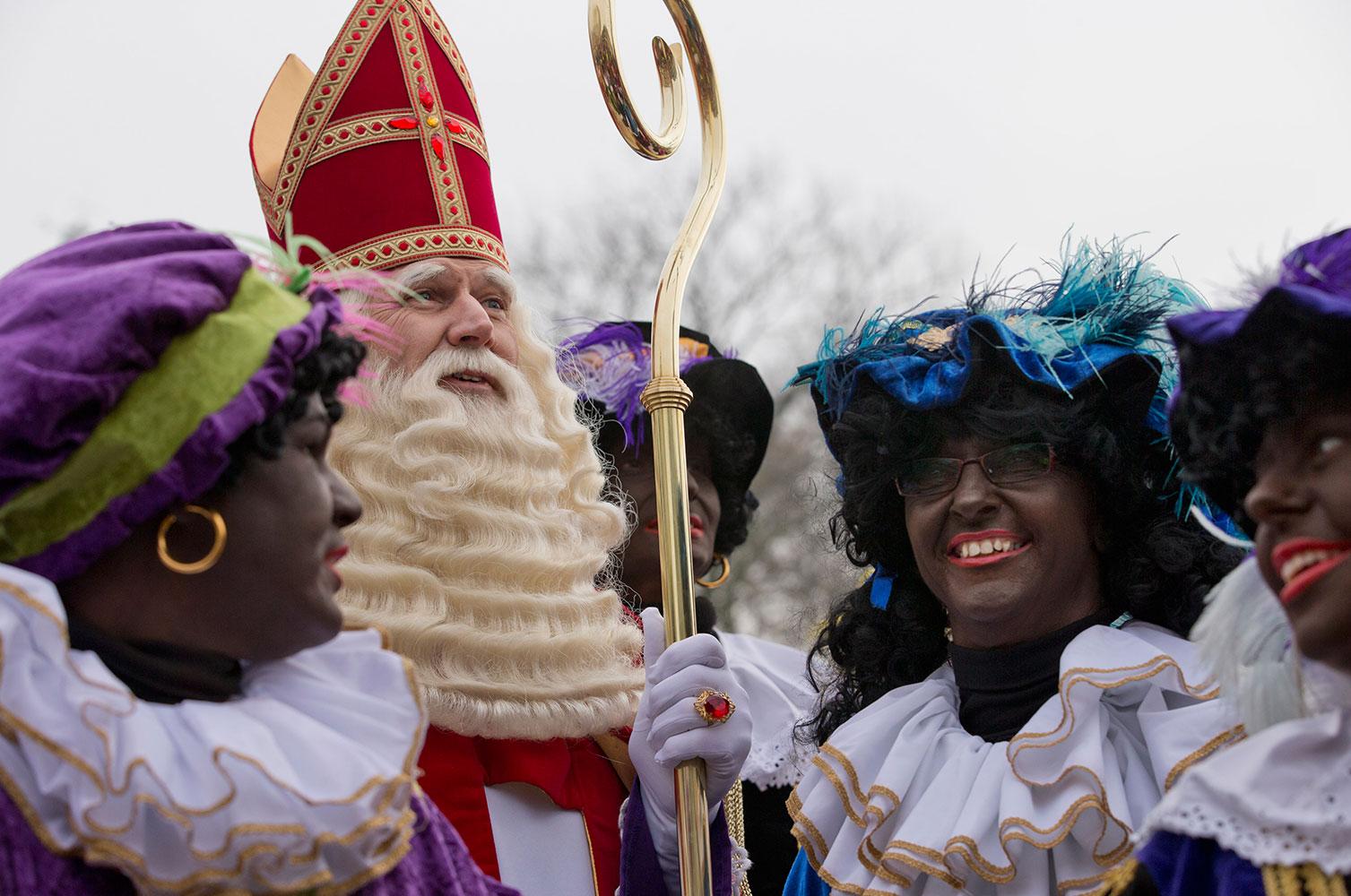 Tomten med svartmålade ”Zwarte Piet” i Amsterdam.
