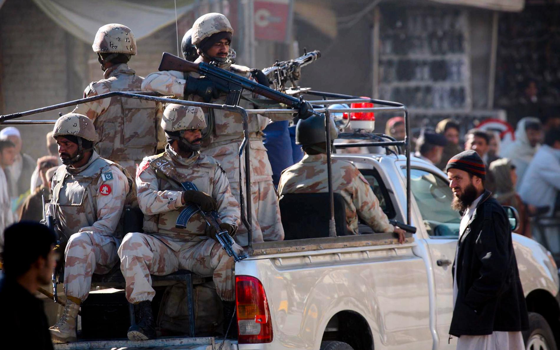 Pakistanska soldater på patrull i Baluchistans huvudstad Quetta. Arkivbild.