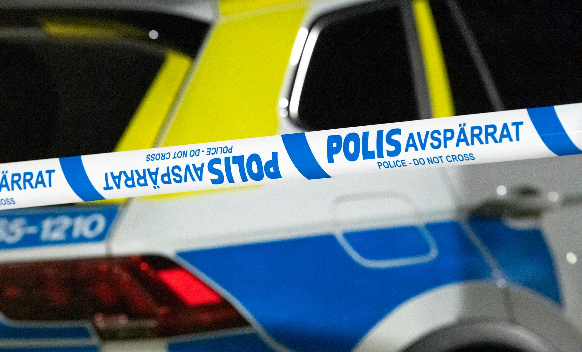 Polisen stängde av samtliga tillfartsvägar till platsen under bråket i Högsbo. Arkivbild.