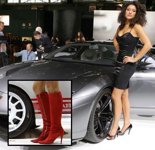Obeväma skönheter Italienska biltillverkarnas värdinnor har högsta klackarna - och säkert mest ont, tror Robert Collin. Fiat 500 (lilla bilden) och Lamborghini.