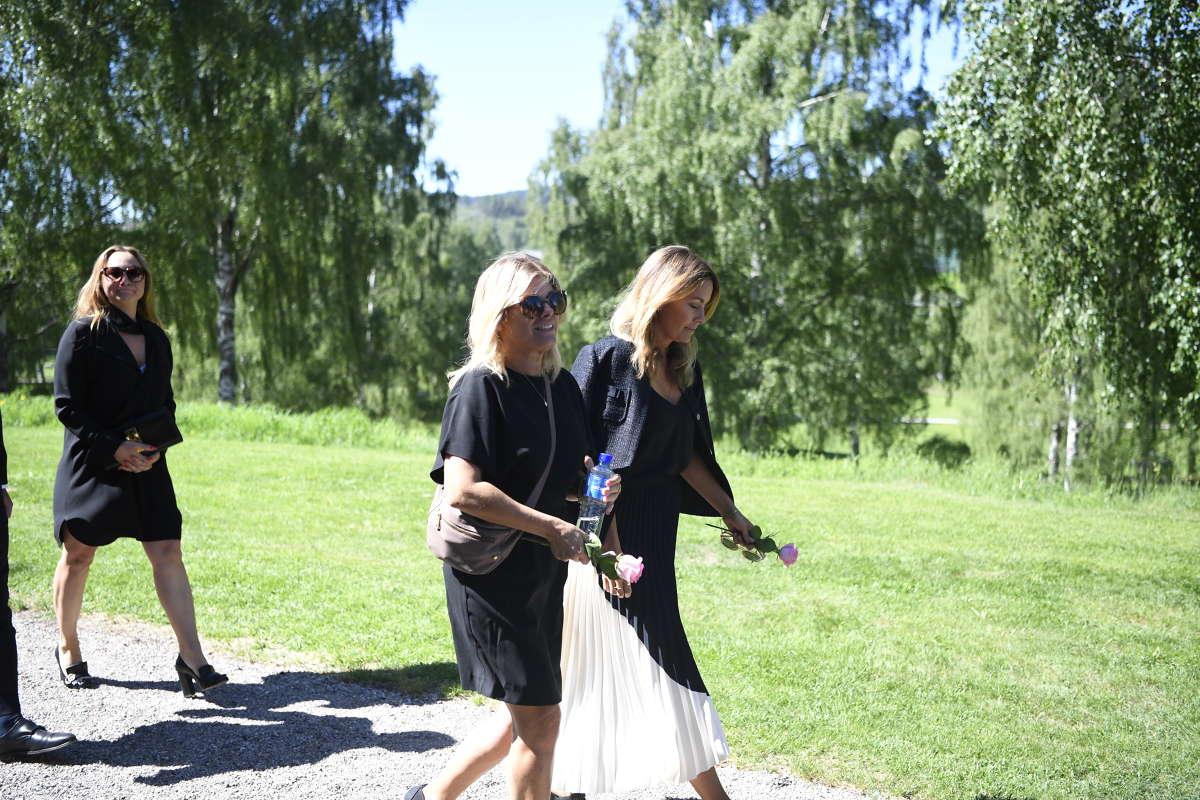 Pernilla Wahlgren och Jessica Wahlgren. 