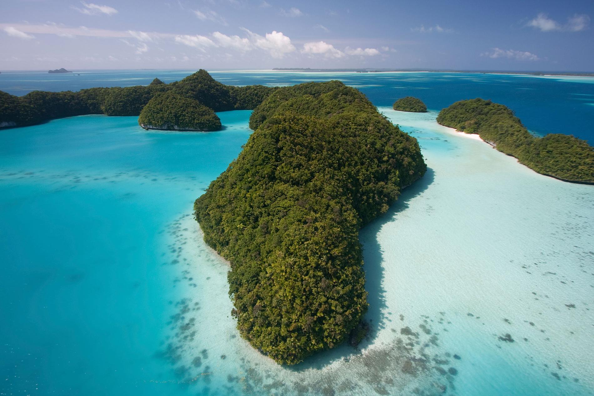 Rock Islands i Palau blir ett av stoppen under den två år långa resan.