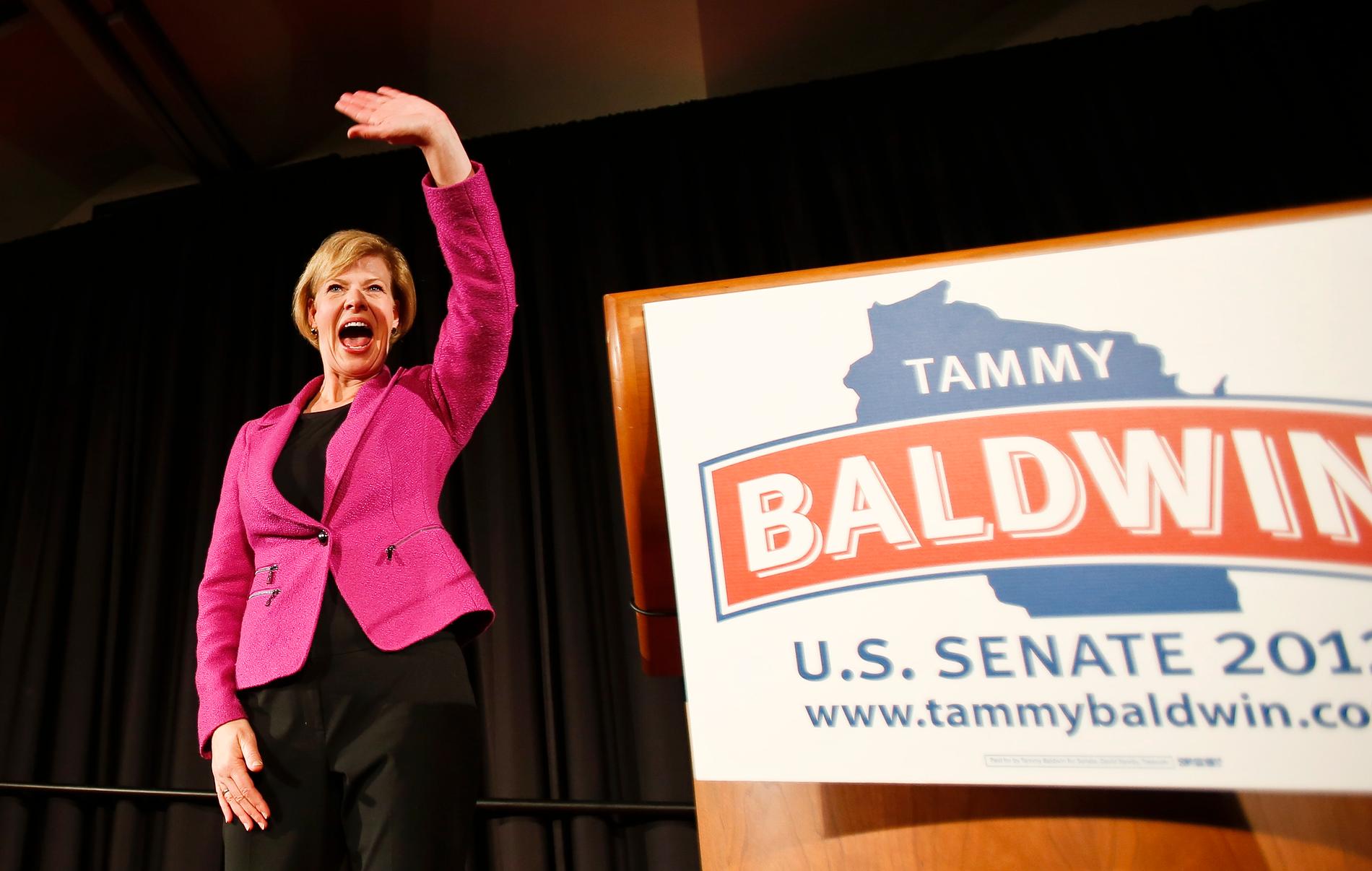 Tammy Baldwin, demokratisk senator från Wisconsin, är en förebild för många hbtq-personer med politiska ambitioner. 2012 blev hon den första öppet homosexuella att väljas in i USA:s senat och tio år tidigare den första dito att väljas in i representanthuset. Hon hoppas bli omvald den 6 november.