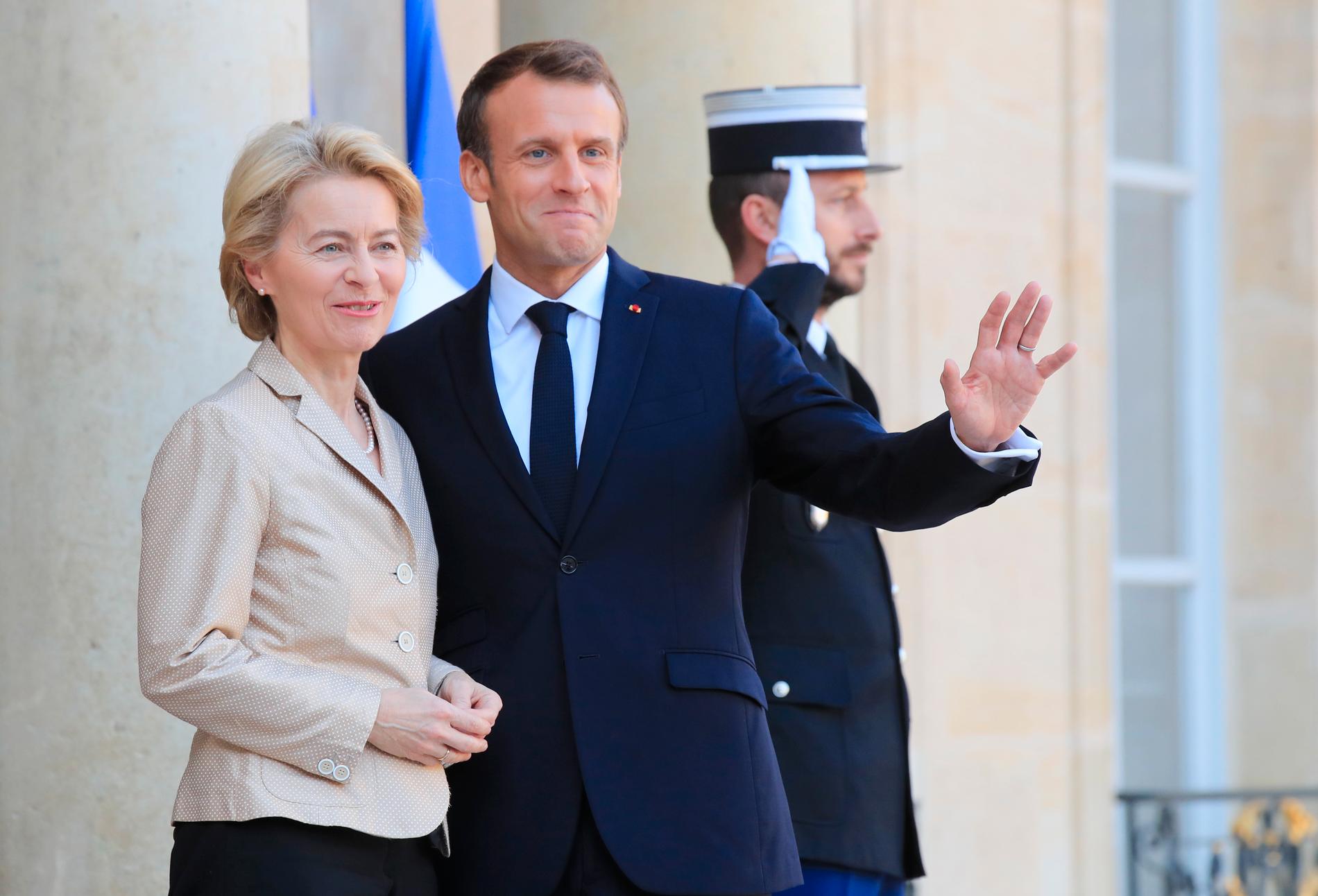 EU-kommissionens tillträdande ordförande Ursula von der Leyen på besök hos Frankrikes president Emmanuel Macron. Arkivfoto.