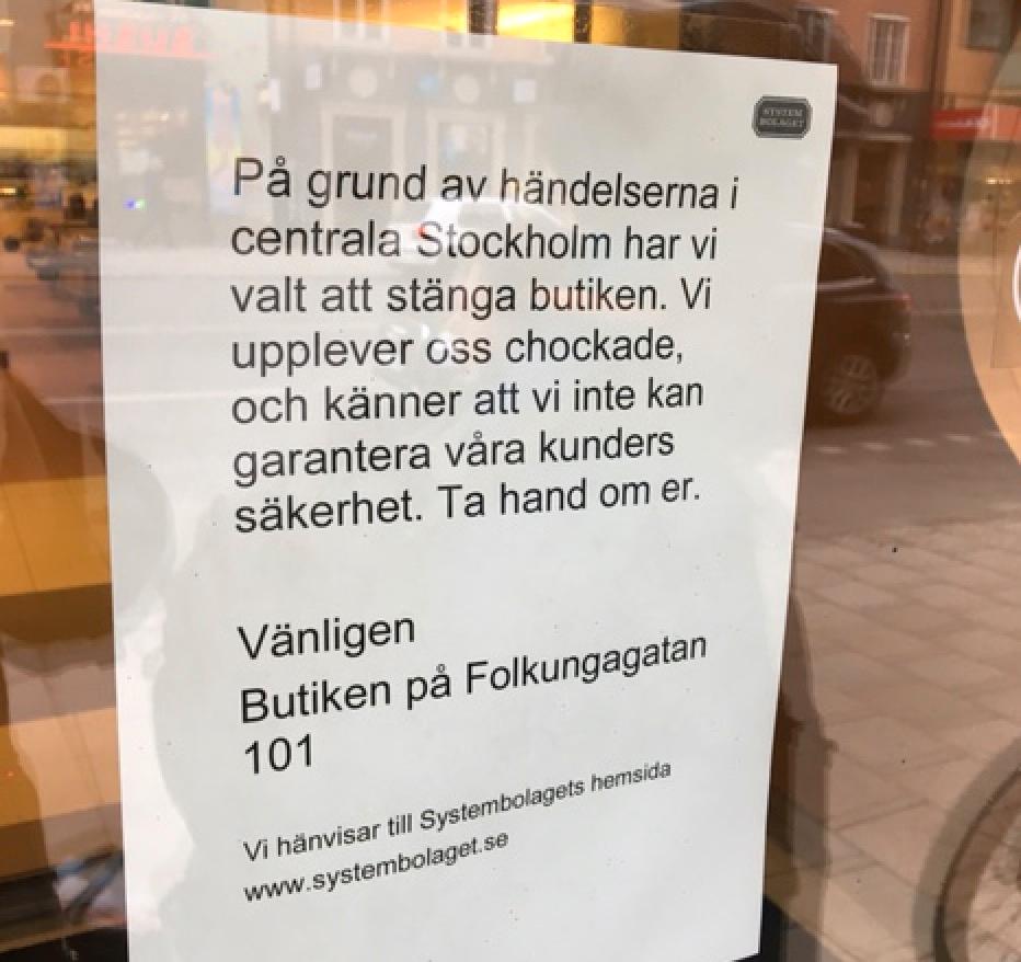 På Södermalm stängdes ett Systembolaget – inte att stå upp mot terrorn, enligt Virtanen.