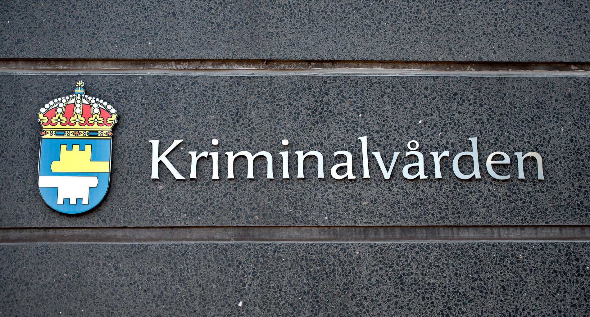 Ett 20-tal fångar slog sönder inredning och barrikaderade sig på en anstalt utanför Norrköping. Arkivbild.