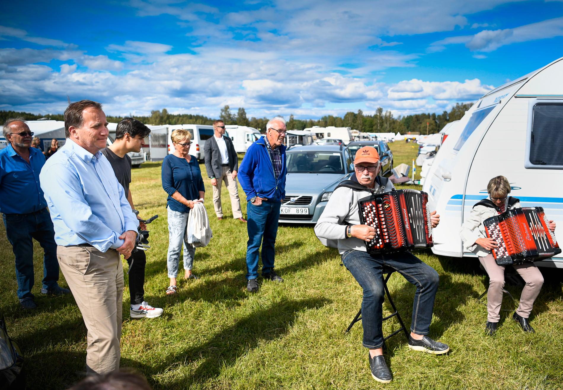 Statsminister Stefan Löfven (S) besökte på onsdagen bland annat en dragspelsstämma i Ransäter i Värmland.