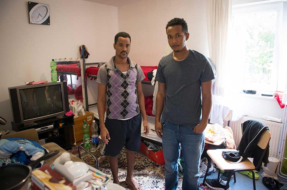 Abdurahman Massa, 20, och Ayaya Tsinat, 21, från Eritrea har placerats i det gamla koncentrationslägret Buchenwald.