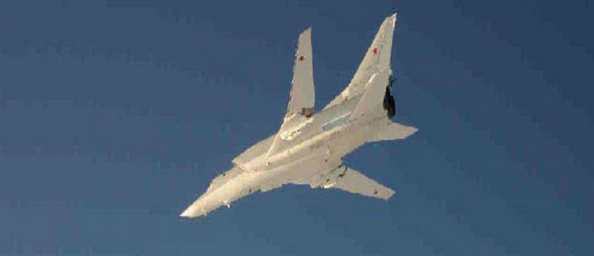 Ryskt strategiskt bombflyg av typen Tu22 fotograferat av svenskt incidentflyg under den ryska övningen i början av december.