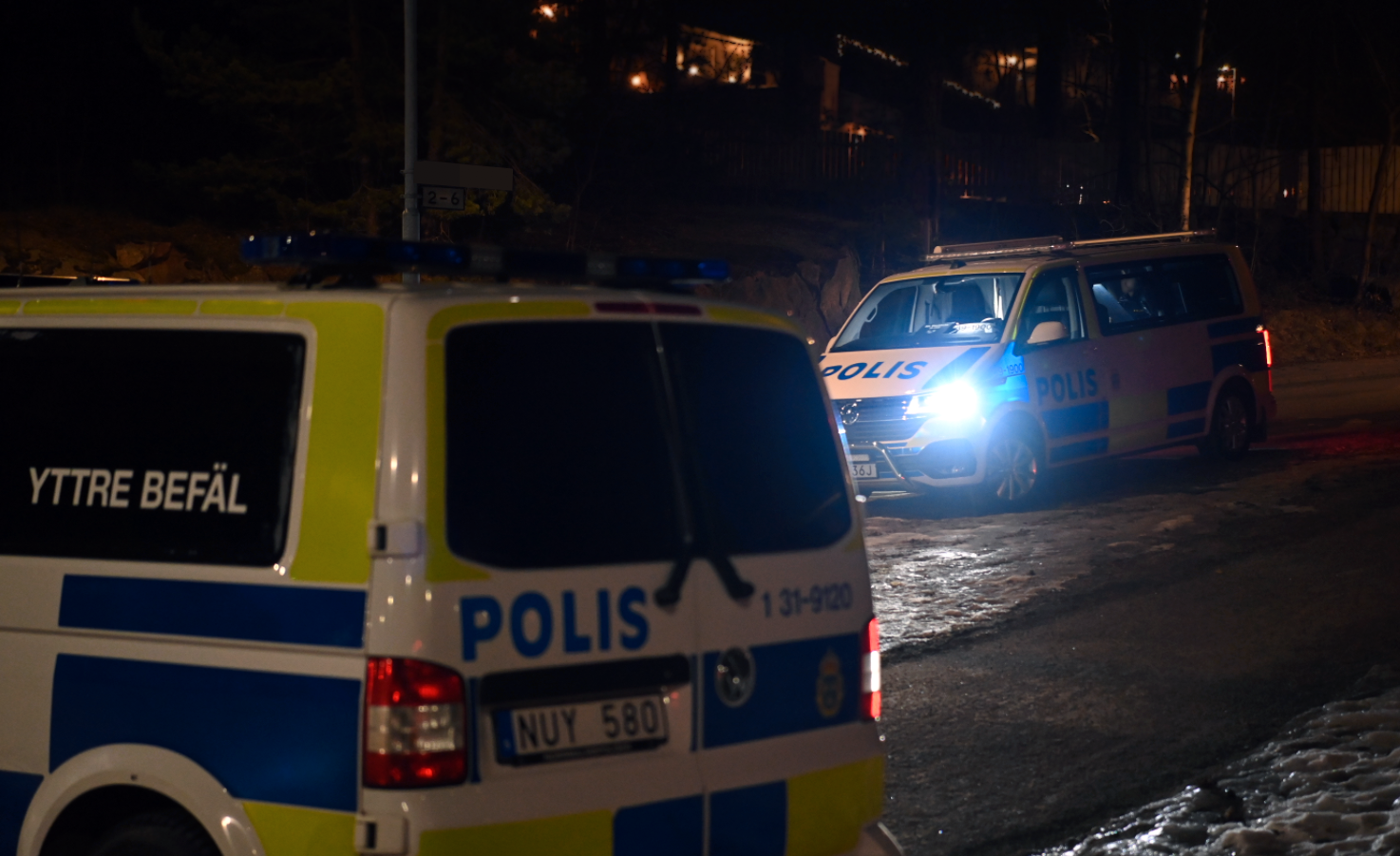 Stor polisaktivitet råder ute på Lidingö, norr om Stockholm, efter larmen. ”Vi har skickat en hel del resurser”, säger polisbefälet Daniel Johansson.