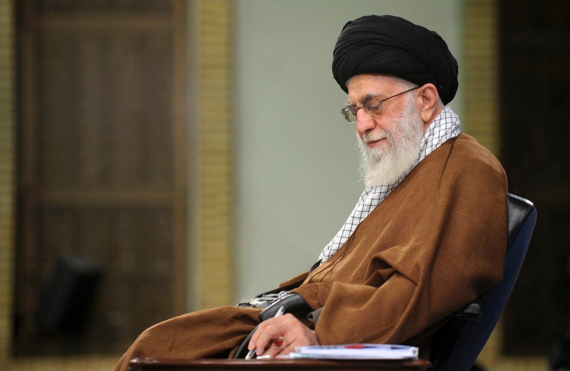 Ayatolla Ali Khamenei blev stoppad av Twitter efter ett inlägg om författaren Salman Rushdie. Arkivbild.