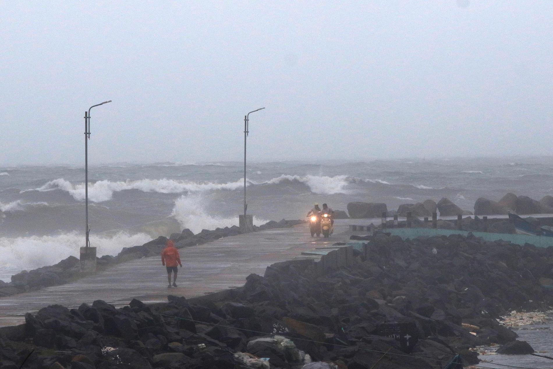 Höga vågor vid Chennai.