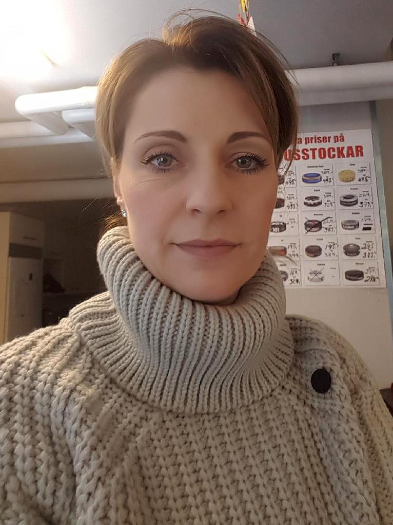 Elvira Masic, 42, äger Infartens Spel & Tobak i Landskona tillsammans med sin man Hajrudin.