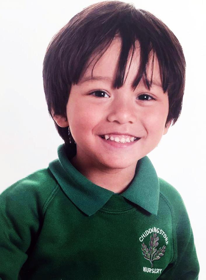 Julian, 7 år, saknas efter terrordådet. 