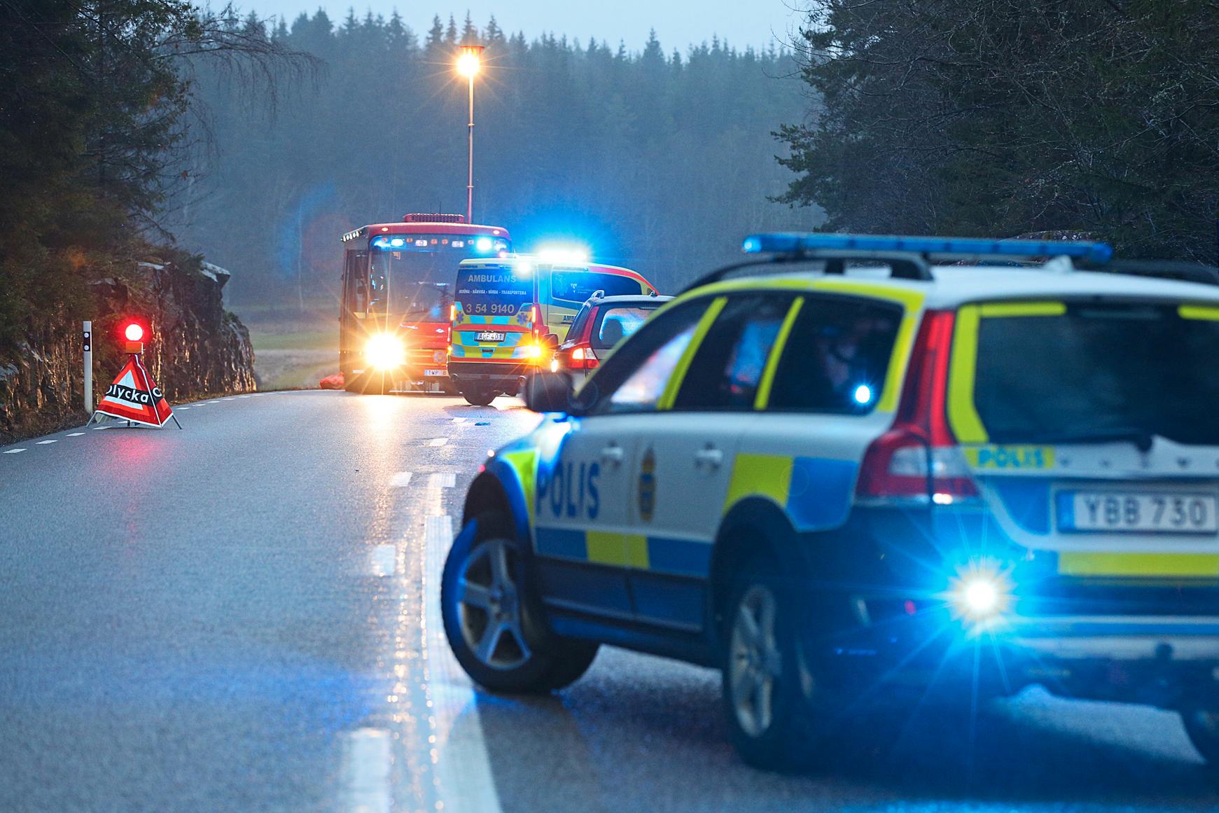 Två bilar frontalkrockade i Färgelanda på morgonen. Ett litet barn färdades i bilen.