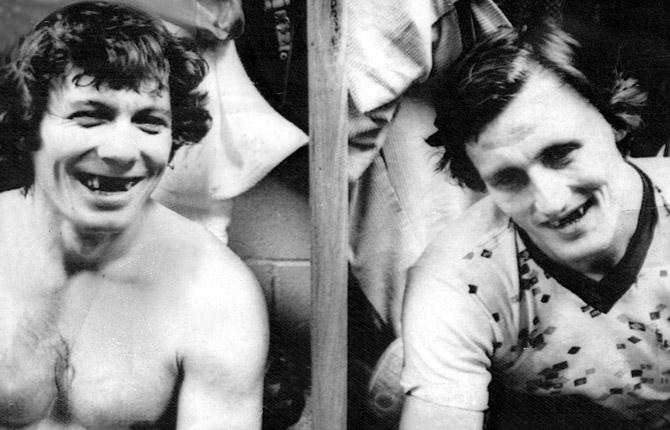 Två tandlösa lirare, Bobby Clarke och Börje Salming 1979.