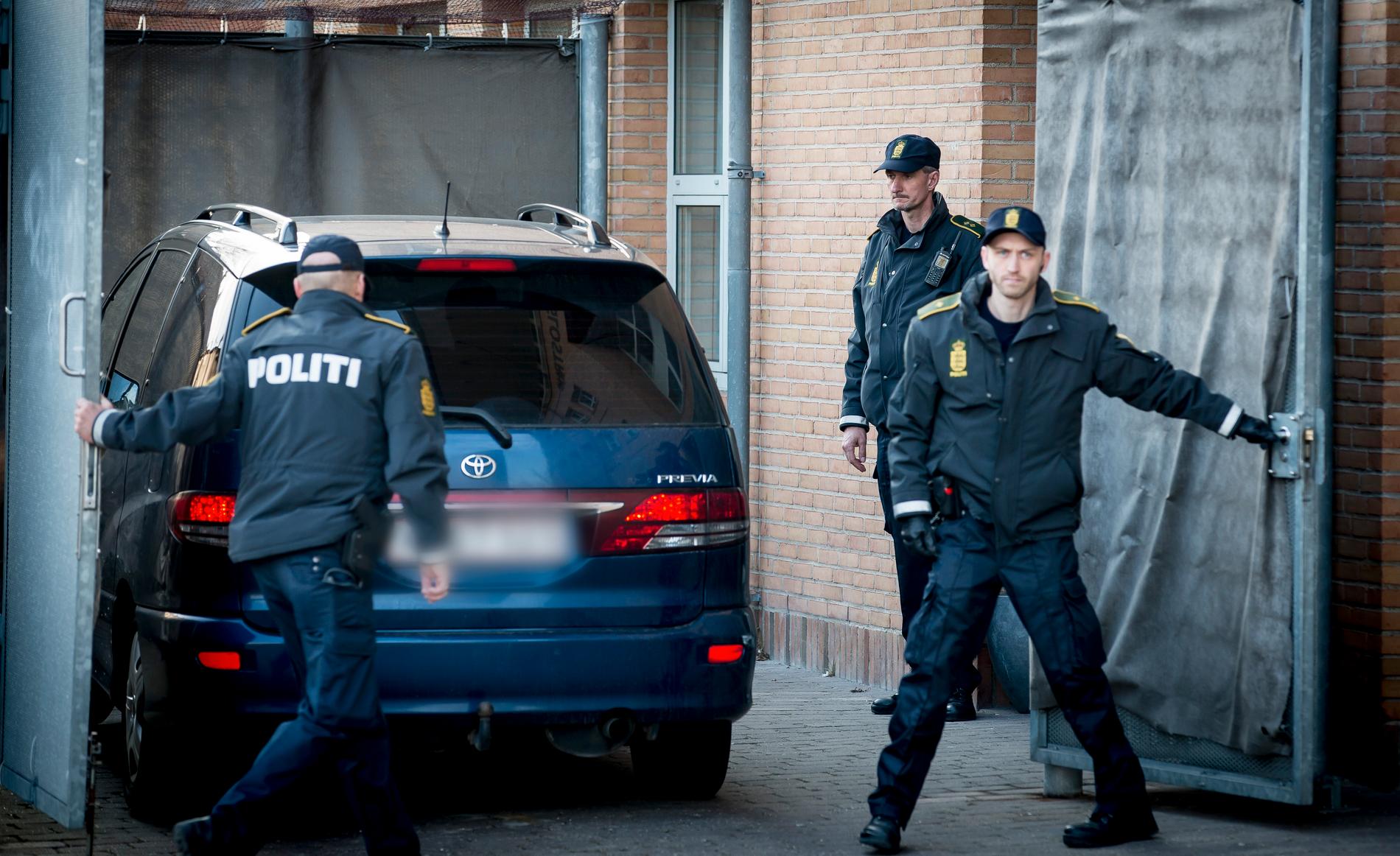 Dansk polis vid rättegången mot männen i Köpenhamn 2010. 