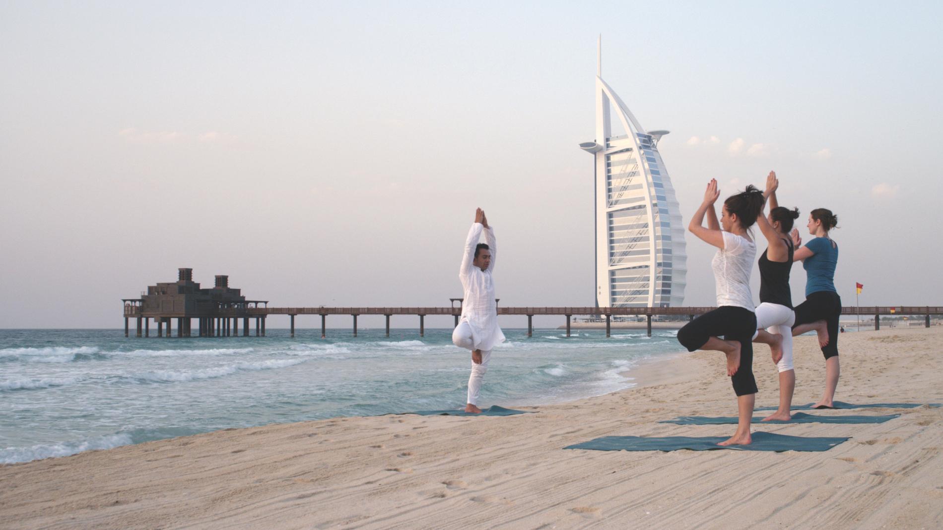Många hotell erbjuder yoga i Dubai. 