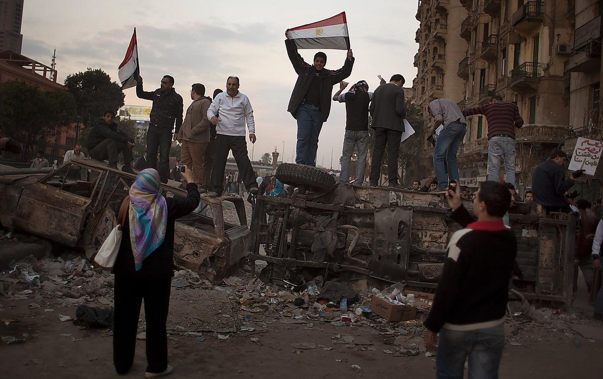 Under revolutionen i Egypten dödades nästan 900 personer.