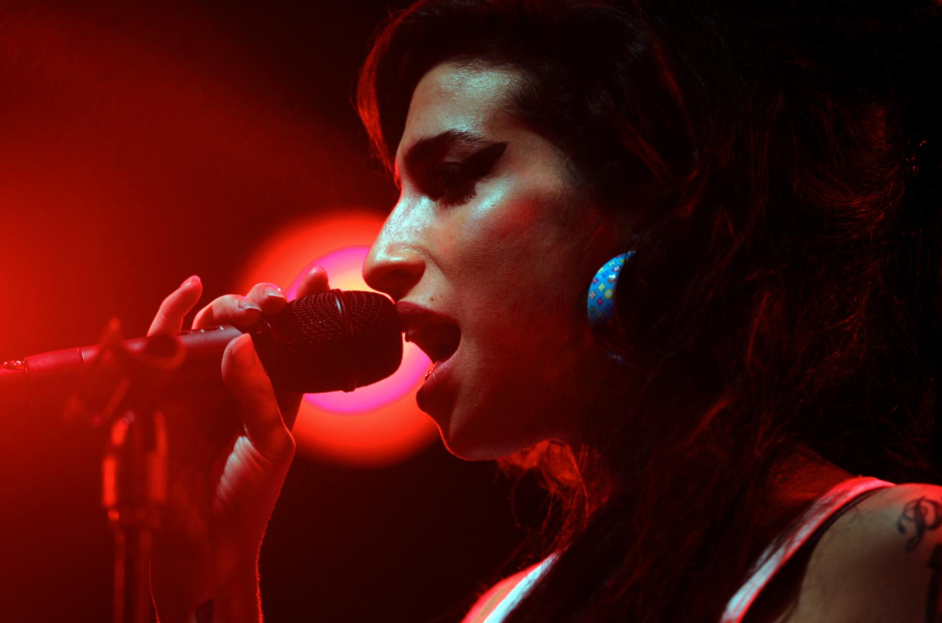 Filmen "Back to black" ska handla om Amy Winehouses liv från starten som jazzsångerska i London till Grammy-vinsterna och det hårda livet med droger och alkohol. Arkivbild.