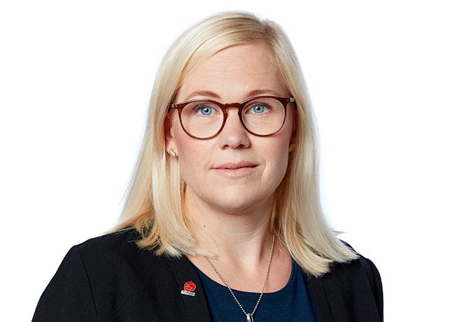 Oppositionsrådet Sara Heelge Vikmång, socialdemokraterna, kallar uppgifterna om de nekade tillstånden för allvarliga.