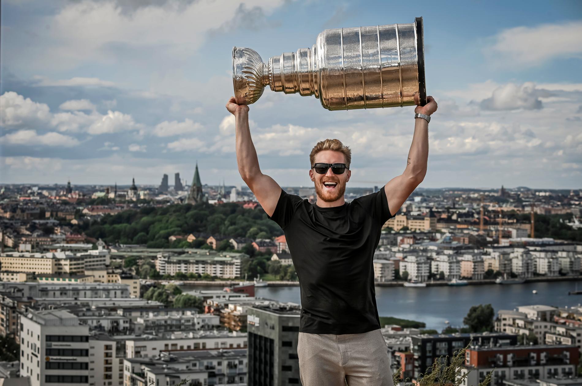 Följ med Gabriel Landskog och Stanley Cup-pokalen runt Stockholm.