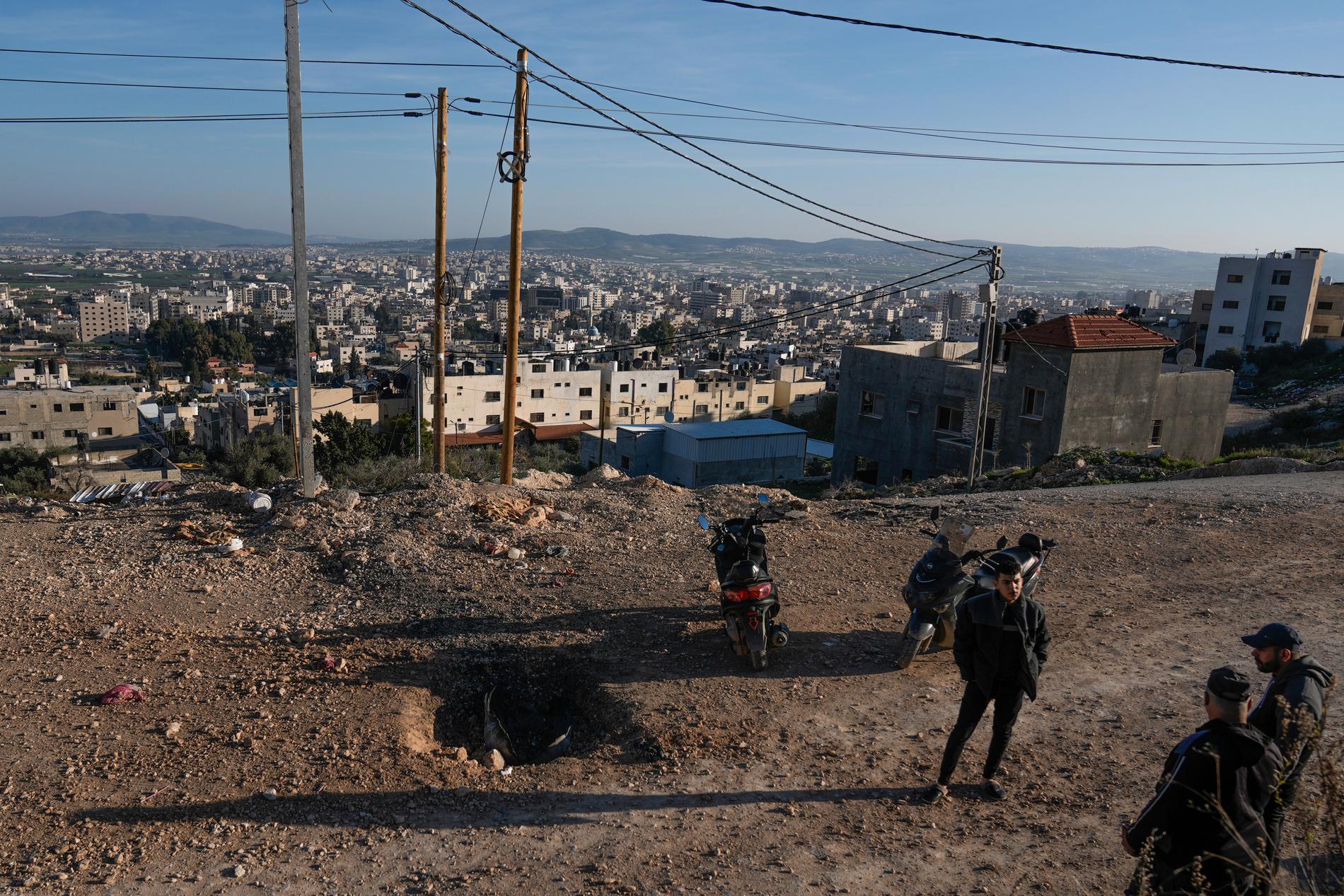 Israel anfaller ofta militanta palestinier på Västbanken från luften. Bild efter ett dödligt bombnedslag i Jenin tidigare i januari.