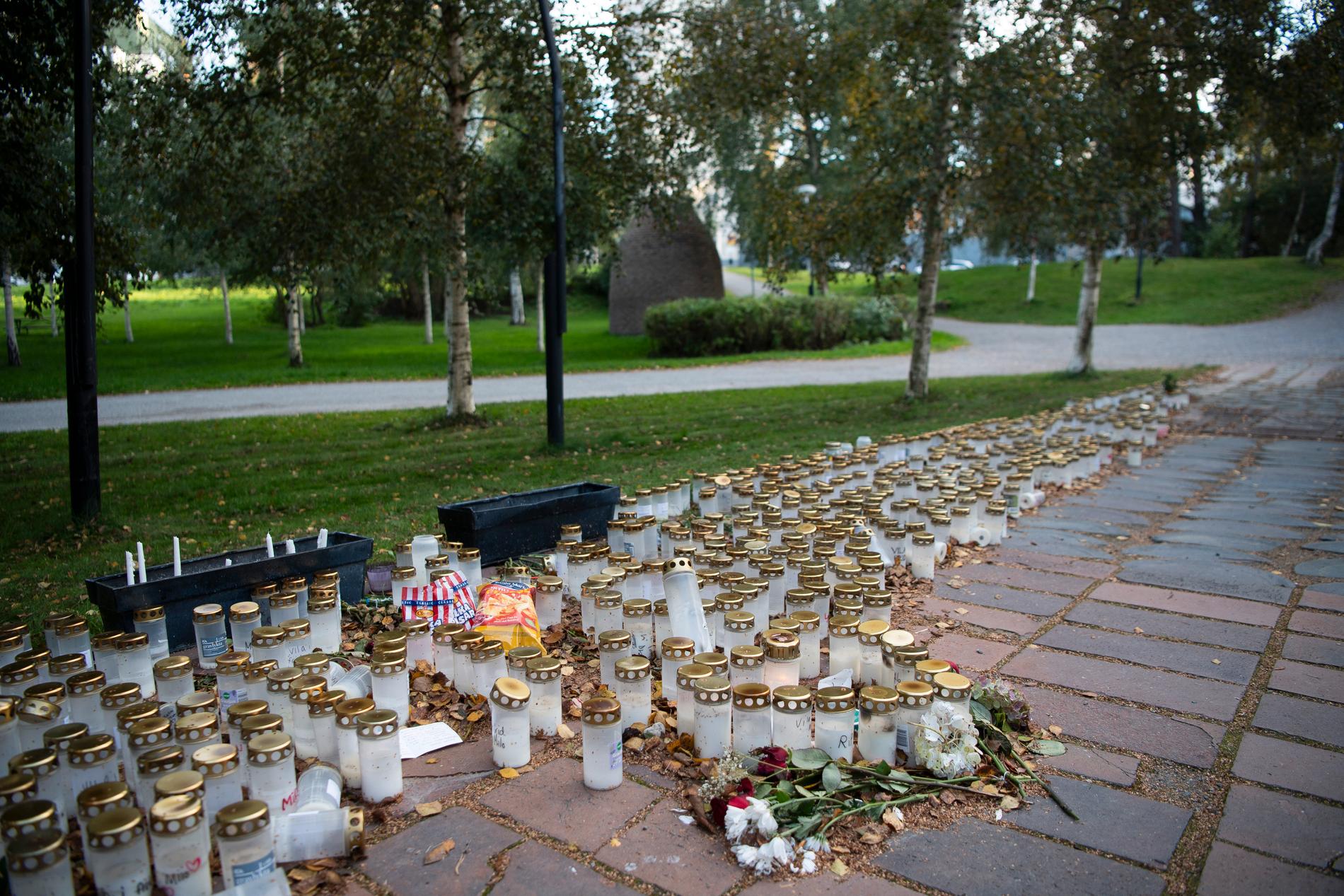 Milos minnesplats utanför kyrkan i Björkhagen.