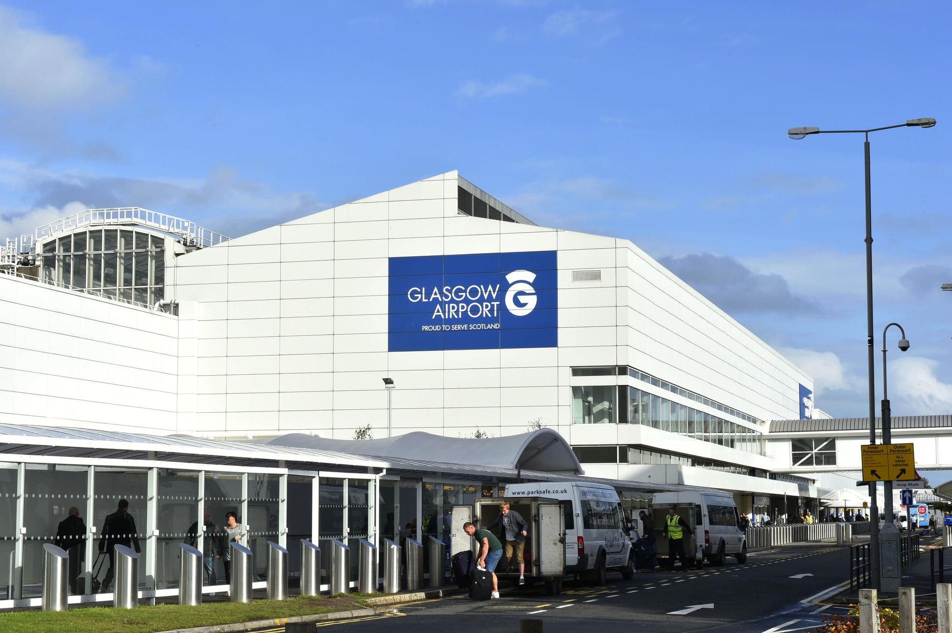 Xavier Dupont de Ligonnès påstods ha gripits vid flygplatsen i Glasgow. Men enligt AFP tog polisen fel man. 