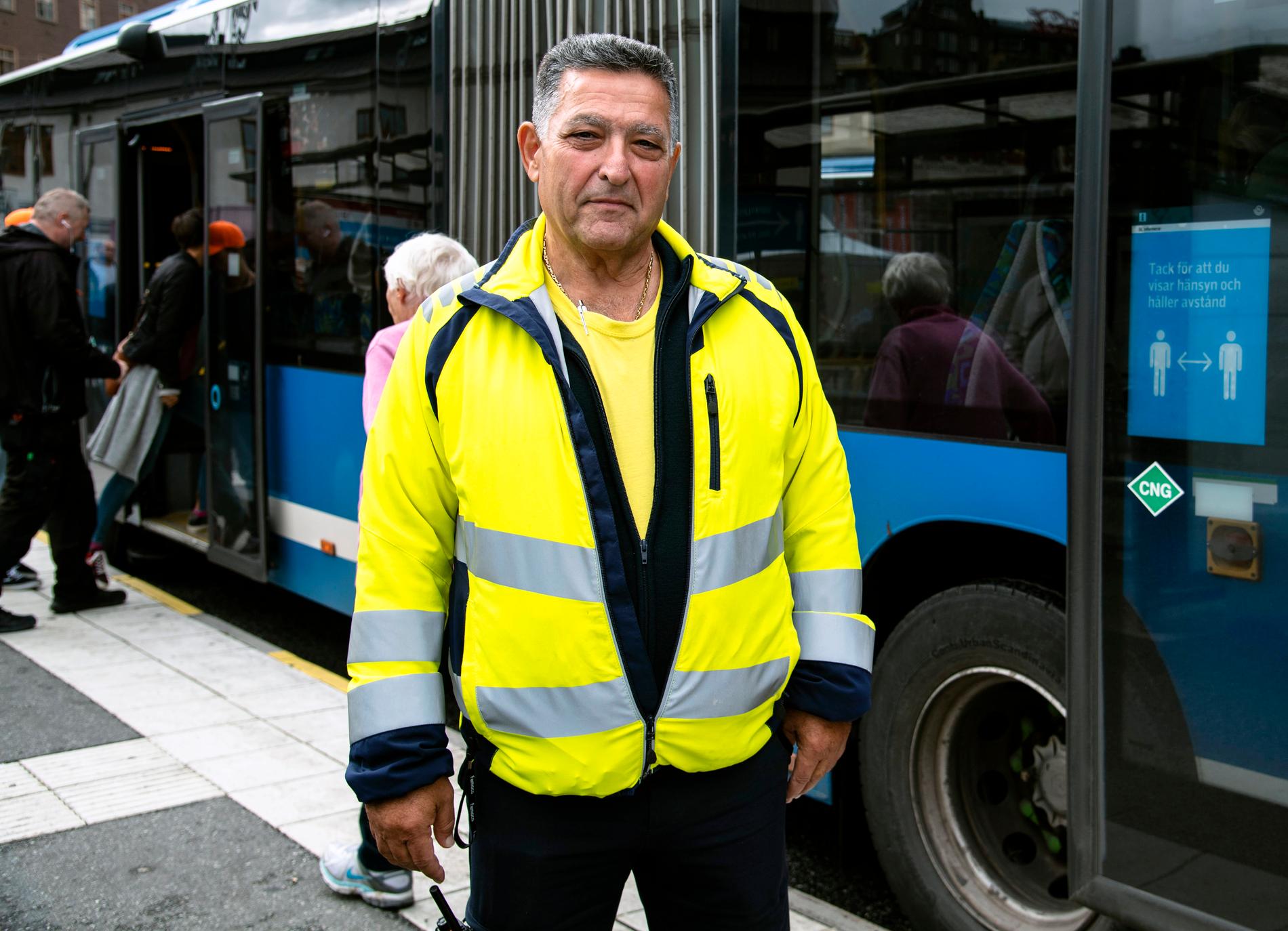 Pierre Mokdasi, 67, busschaufför och servicevärd.