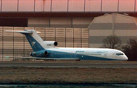 Det övergivna flygplanet är av den här typen. På bilden ett kapat inrikesplan i Afghanistan. Bilden togs i februari 2000.