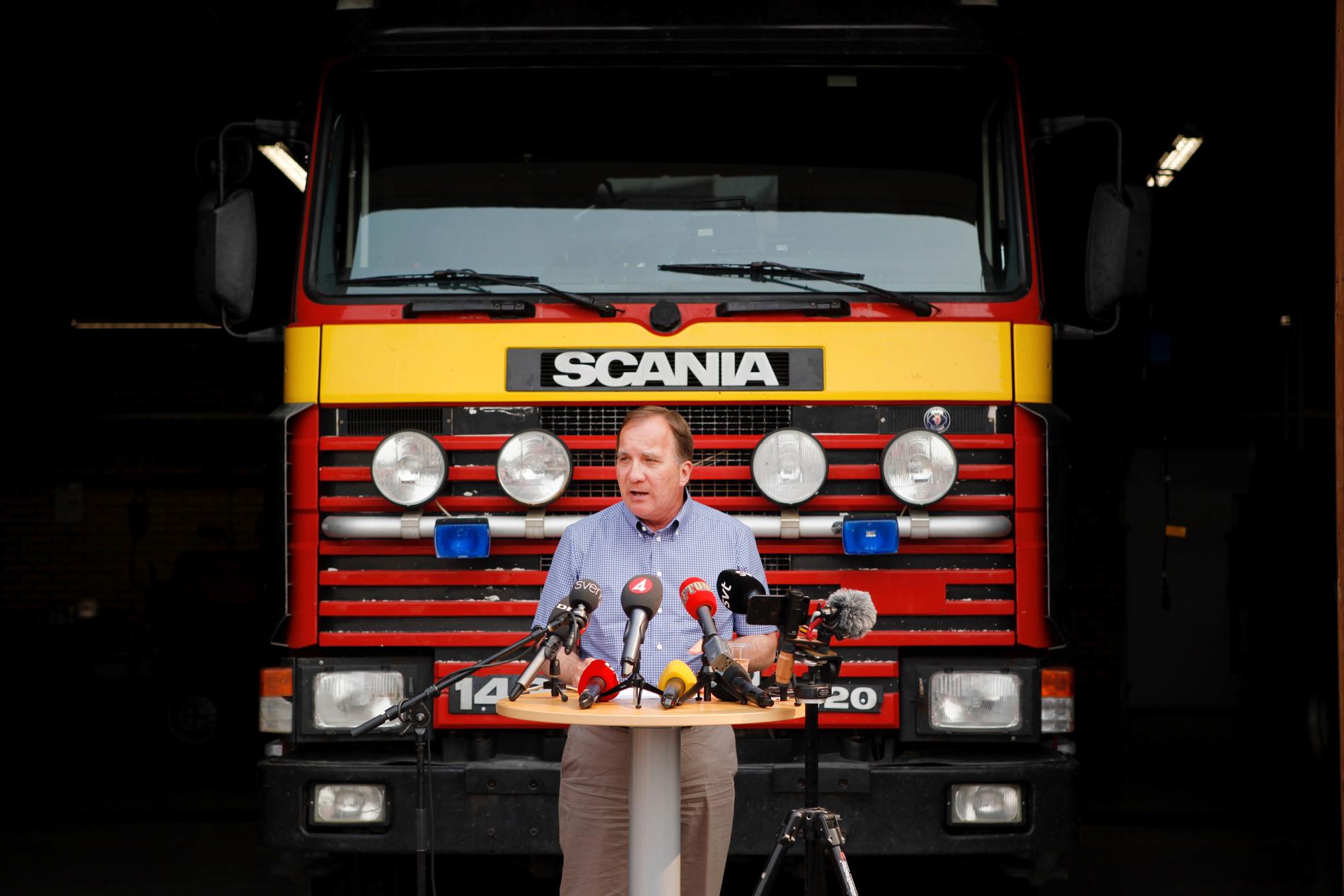 Statsminister Stefan Lövfen höll presskonferens i Ljusdal i juli på grund av skogsbränderna som härjade i Sverige.