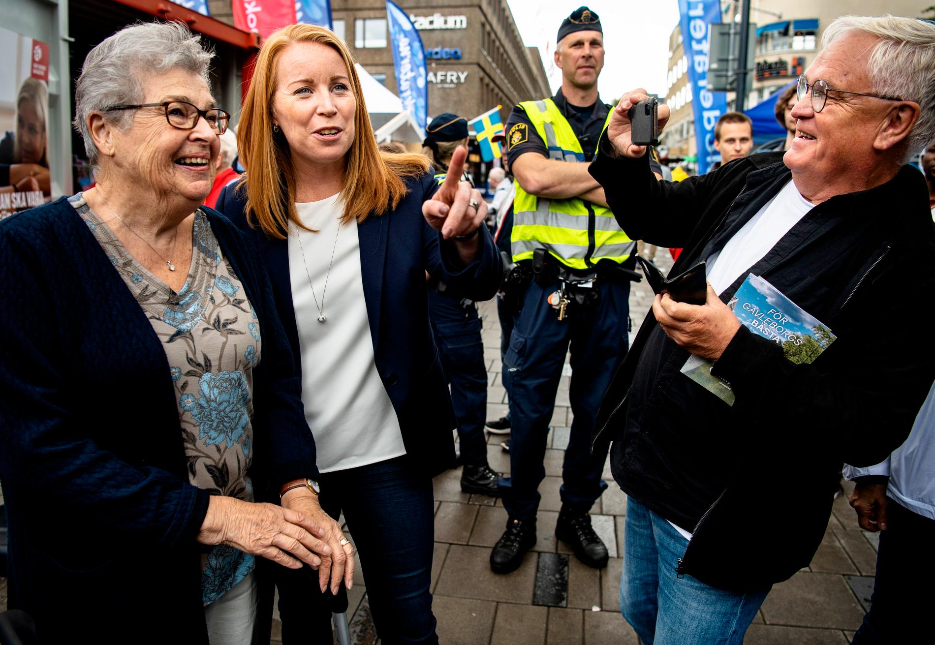 Annie Lööf under kampanjandet i Gävle i fredags.