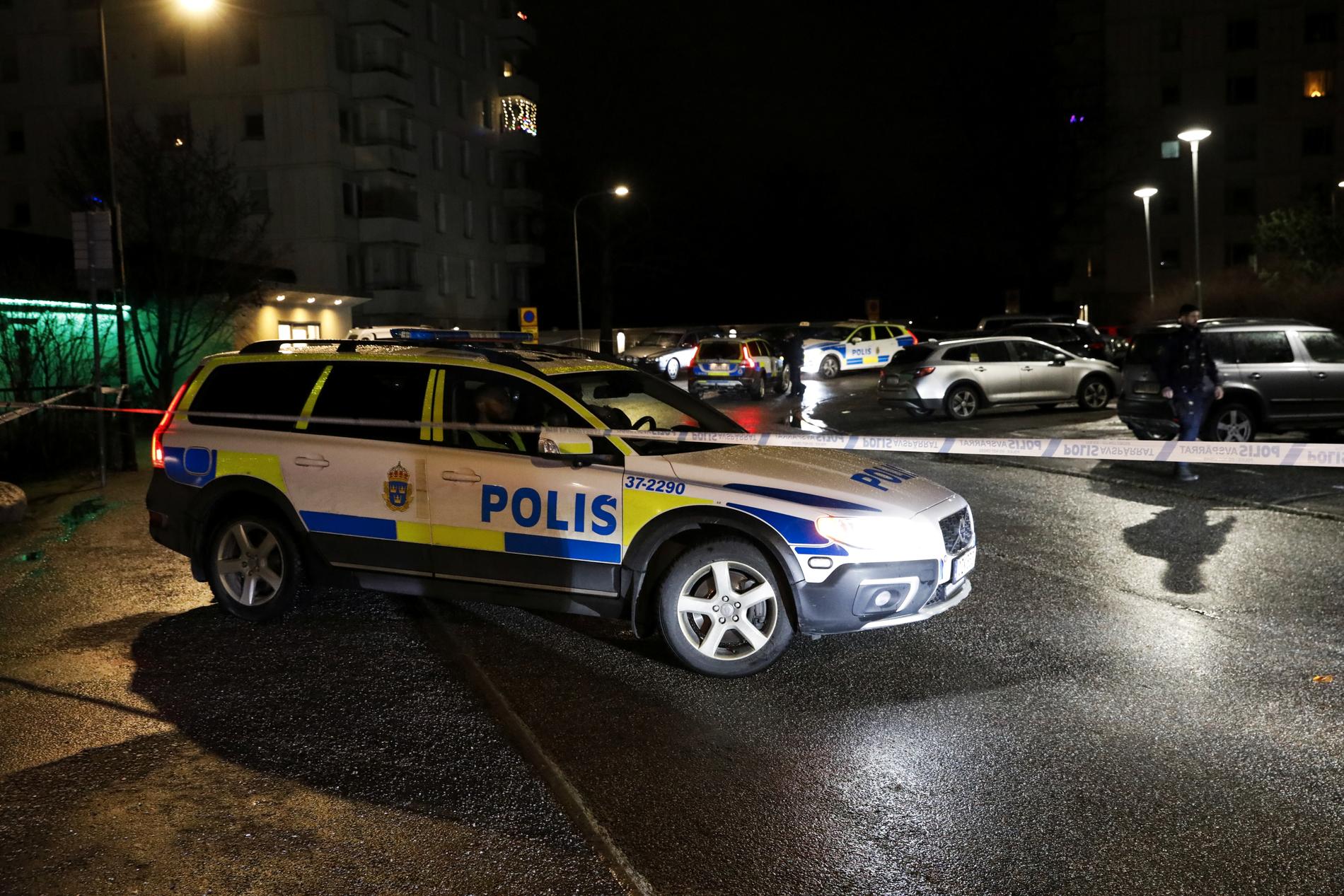 En 18-årig man häktades på lördagen misstänkt för explosionen i en port i Rågsved i södra Stockholm på nyårsafton. Arkivbild.