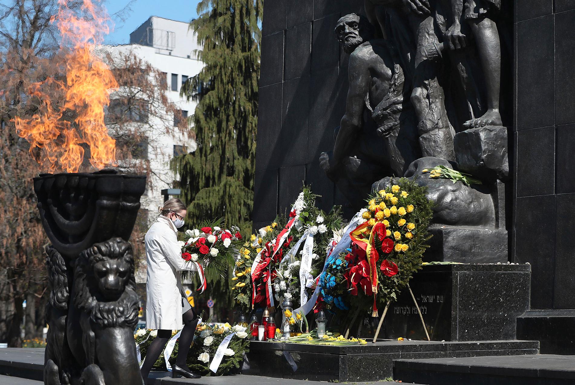 Monumentet till minne av upproret i Warszawagettot. Arkivbild.