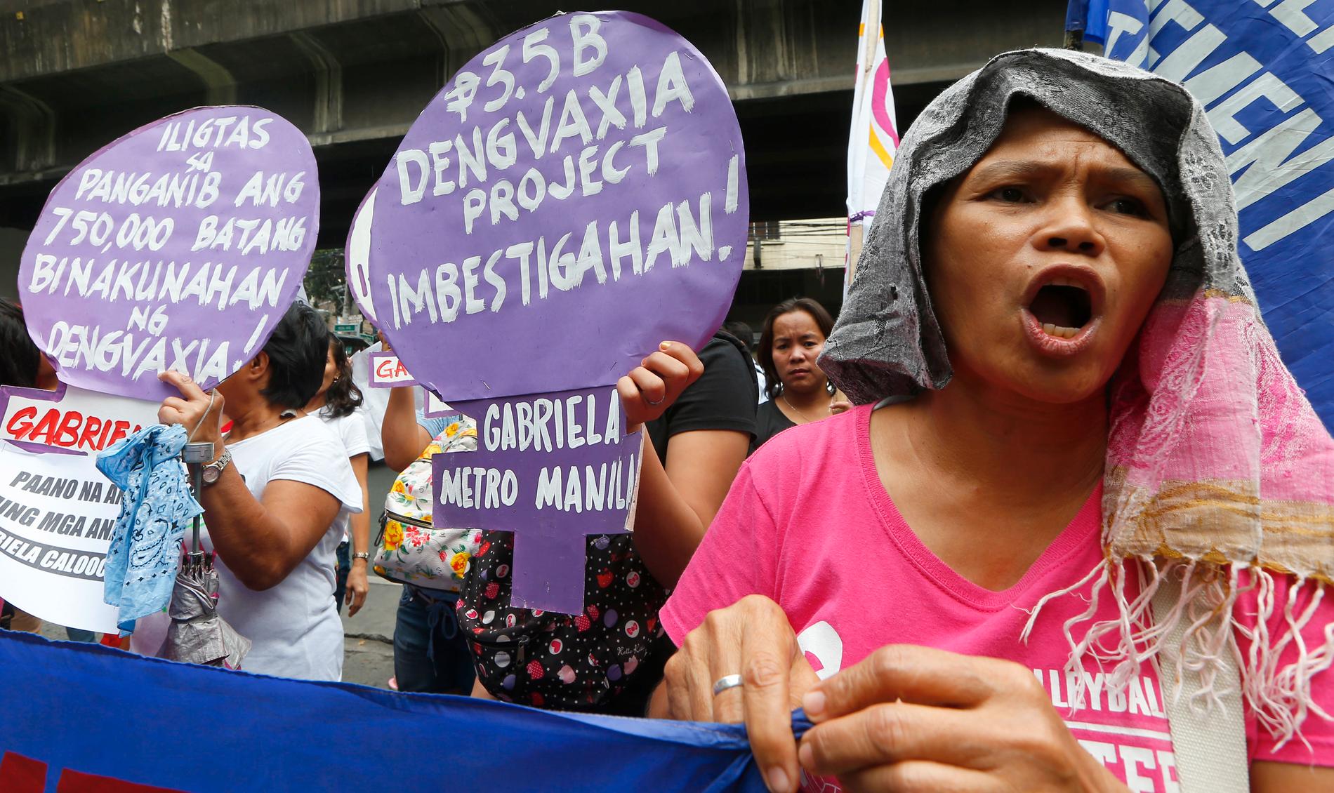 Protester mot läkemedelsföretaget Sanofi Pasteur och dess vaccin mot denguefeber, Dengvaxia, i Filippinernas huvudstad Manilla i december 2017.