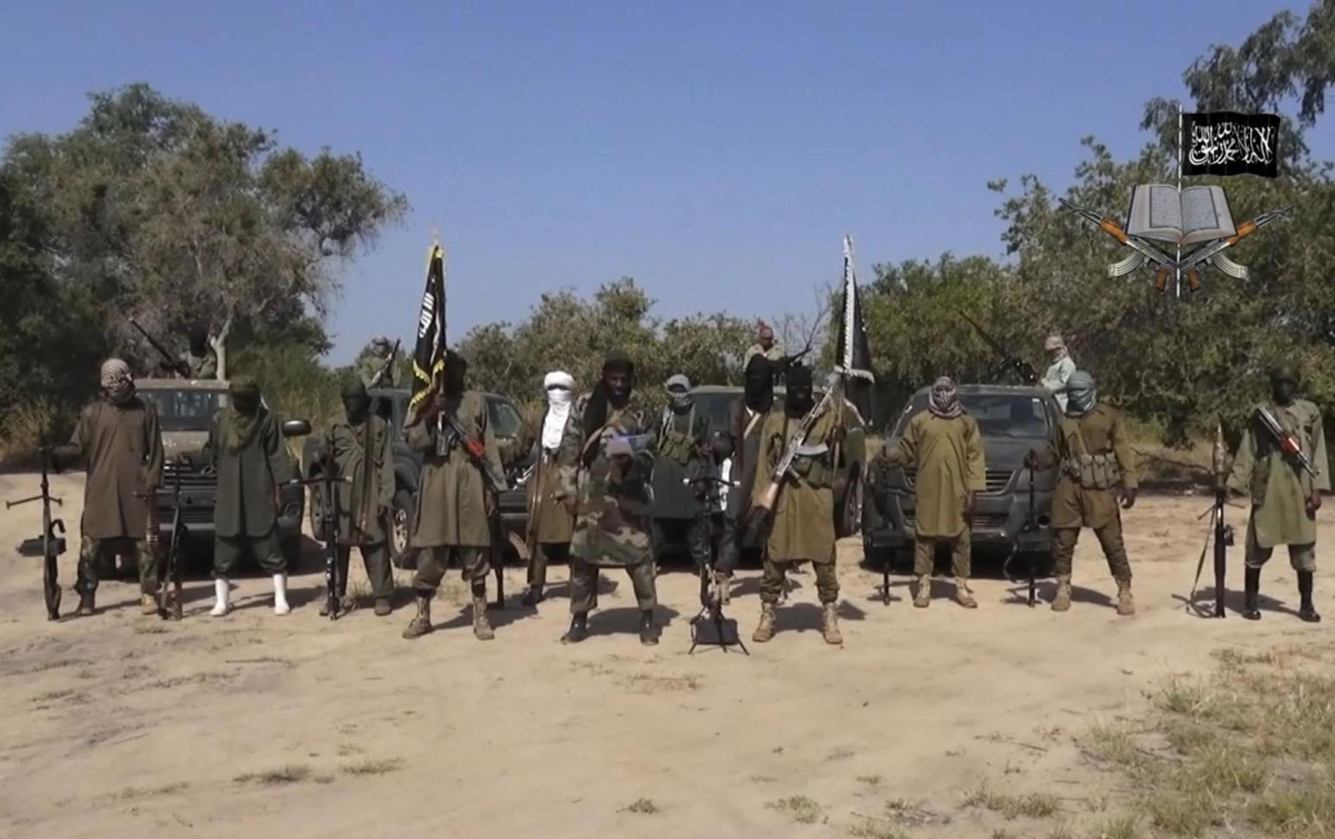 En stillbild från en video släppt av Boko Haram den 31 oktober 2014, när terrorgruppen var som starkast och konflikten som blodigast, visar ledaren Abubakar Shekau i mitten.