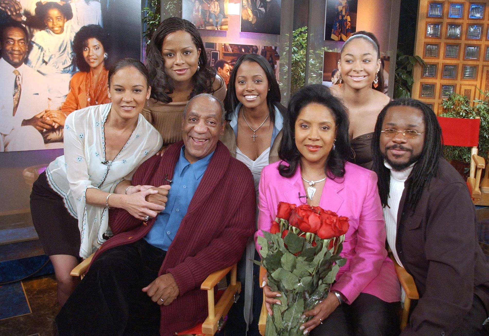 Tv-familjen från ”The Cosby show” återförenade. Men i dag verkar alla inte lika övertygade om Bill Cosbys oskuld.