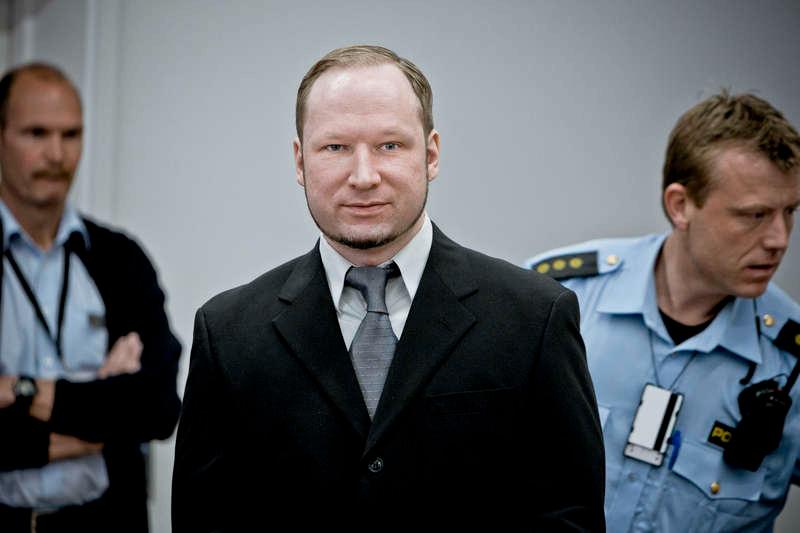 Offer vittnar Anders Behring Breivik log i går när Björn Ihler vittnade i rätten om att han blivit lurad av polisuniformen.