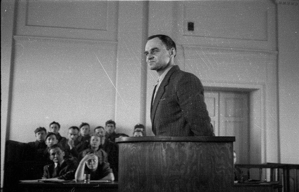 Witold Pilecki levde i Auschwitz i två och ett halvt år och det han avslöjade för de allierade styrkorna var så hemskt att de först trodde att det inte var sant. Här vittnar han inför rätten i Warszawa i mars 1948.