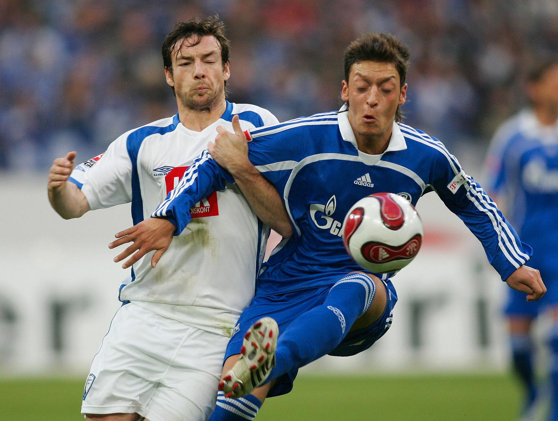 Özils första proffsklubb var Schalke 04...