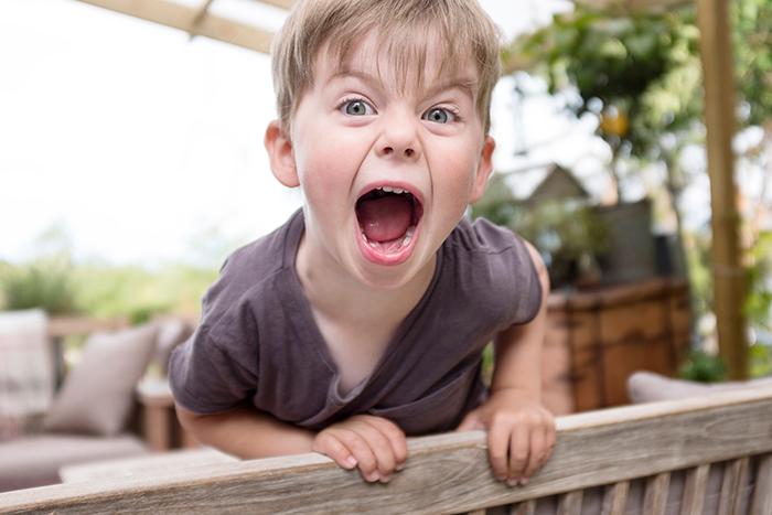 Skrikande och högljudda barn stör mer än festande ungdomar, enligt undersökningen. 