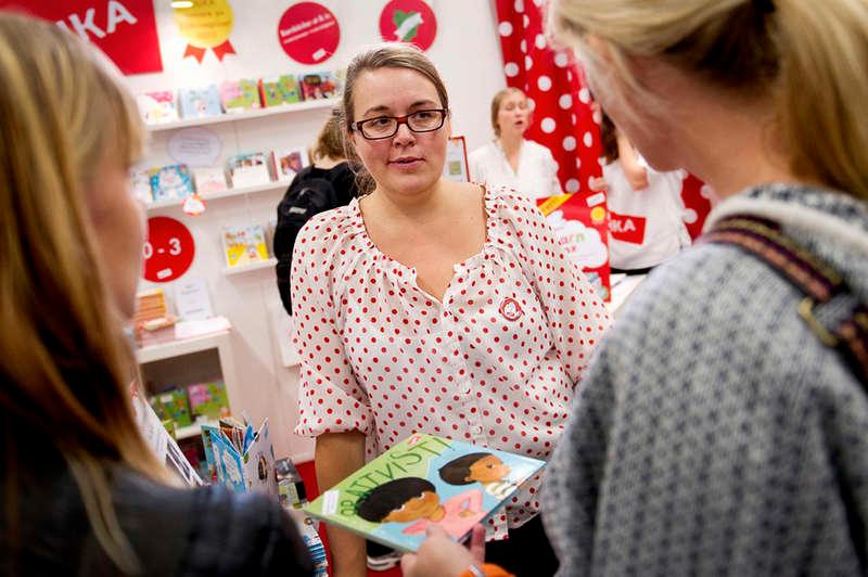 SVÅRT ATT SÄLJA Karin Salmson ger ut jämställd barnlitteratur på Olika förlag. Det är svårt att sälja böcker i dag, och speciellt barnböcker.
