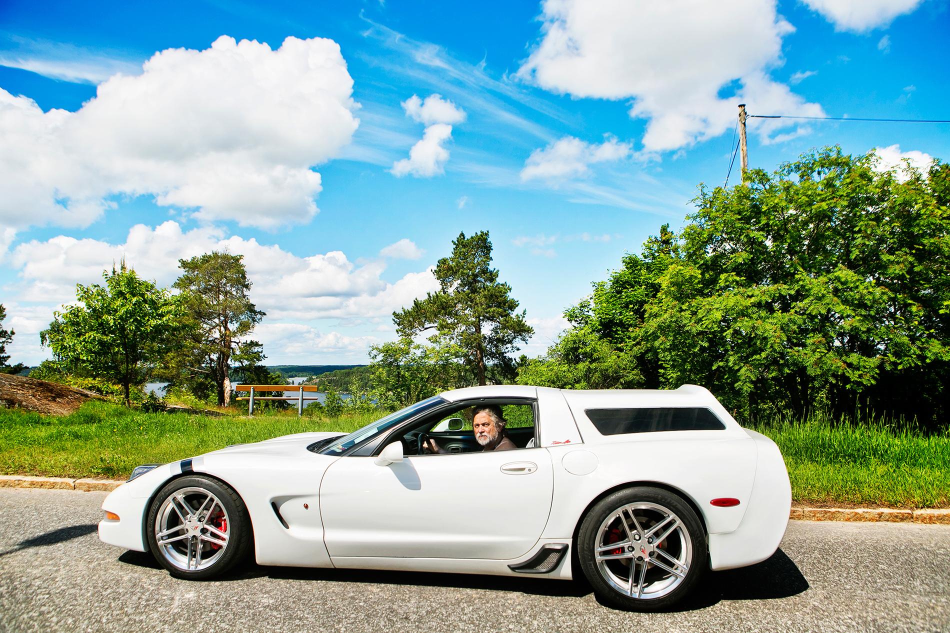Robert Aftén i sin senaste egenbyggda herrgårds-Corvette, med C6Z06/R-fälgar.